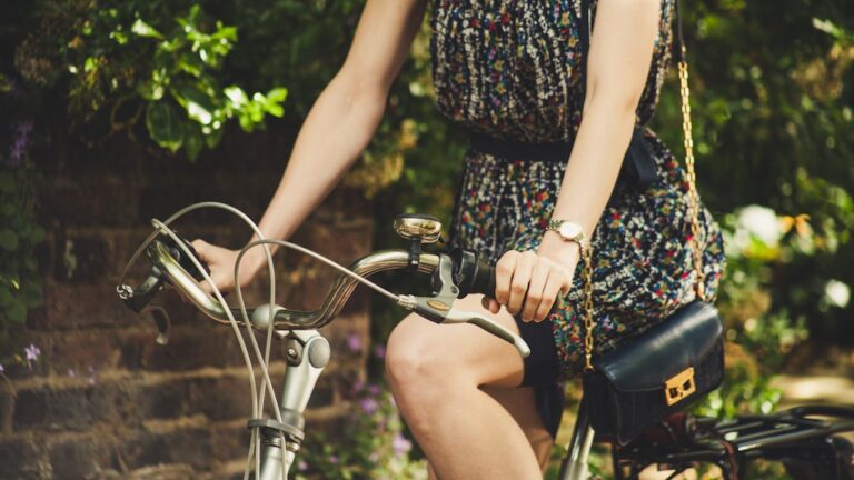 Reviving 60s Hippie Fashion: Groovy Trends for Today